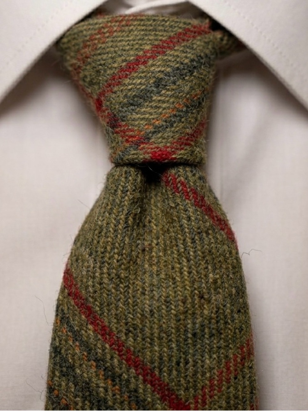 Leather Guild 100% Wool Islay Tweed Men's Tie Green Red Plaid Made in Scotland
